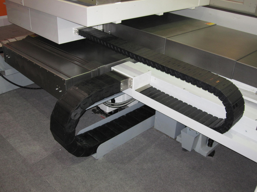 自動化設(shè)備機器上的拖鏈