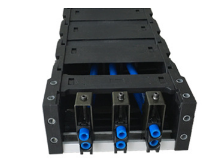 坦克鏈條帶黑色電纜夾圖片 坦克鏈條帶黑色電纜夾圖片