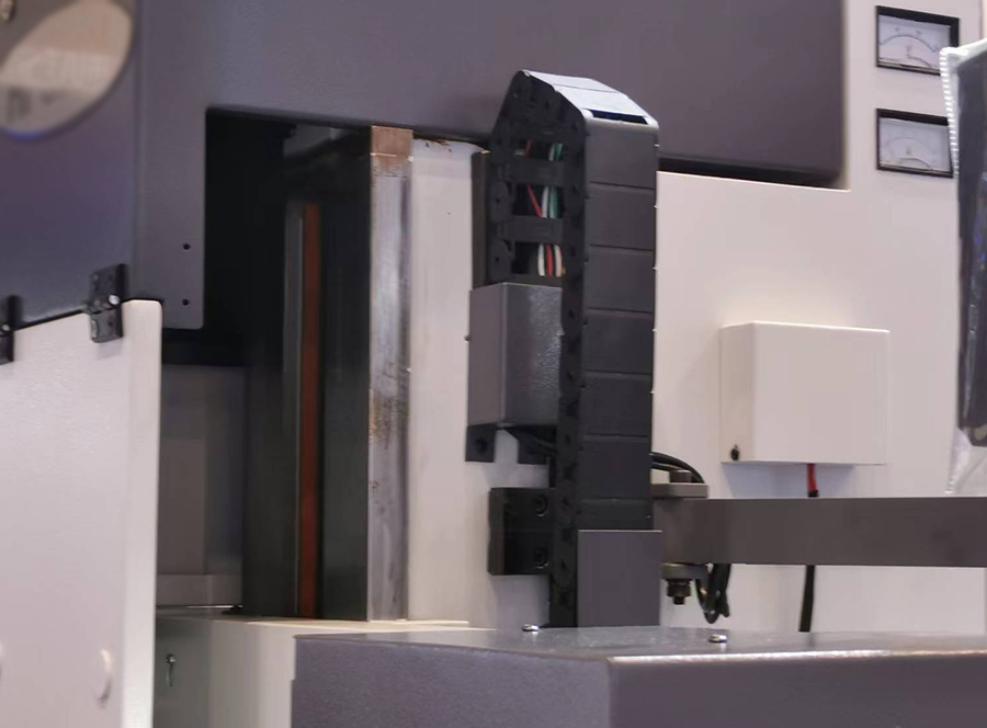 小型拖鏈應(yīng)用 小型拖鏈應(yīng)用